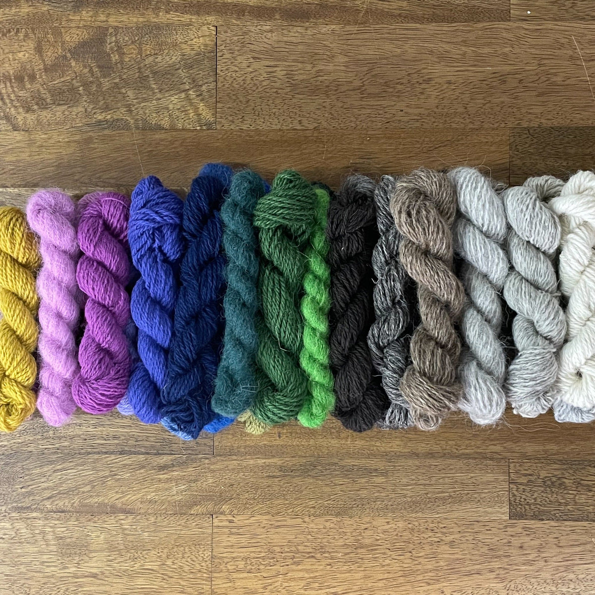 Navia Yarn Navia Sample Skein