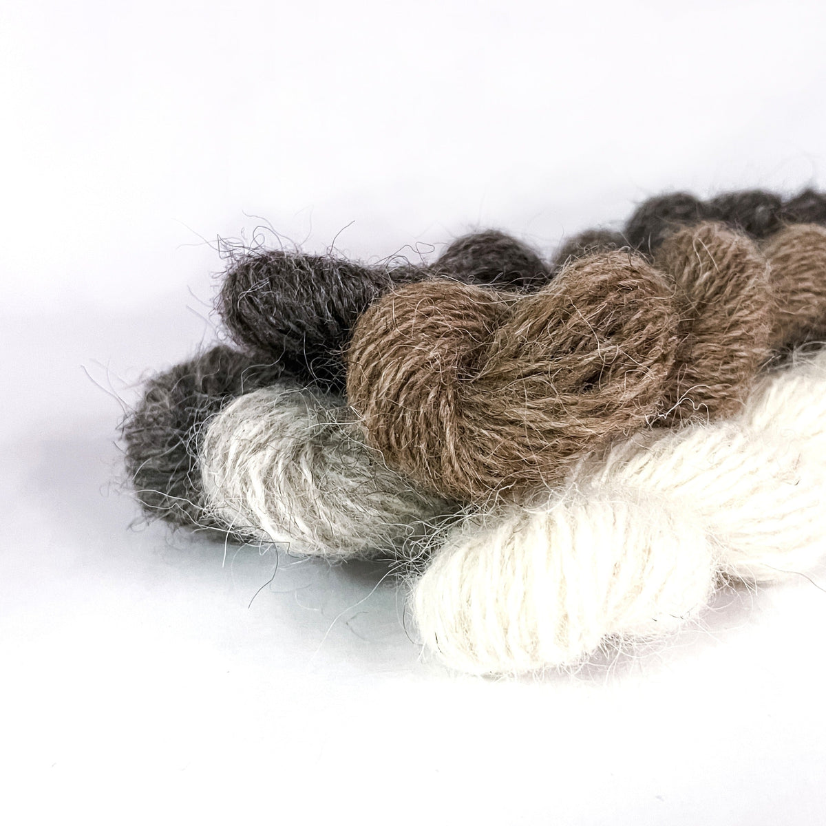 Navia Yarn Brushed Tradition Sample Navia Sample Skein